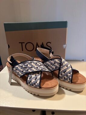 TOMS Navy and Cream Woven Platform Sandals NIB